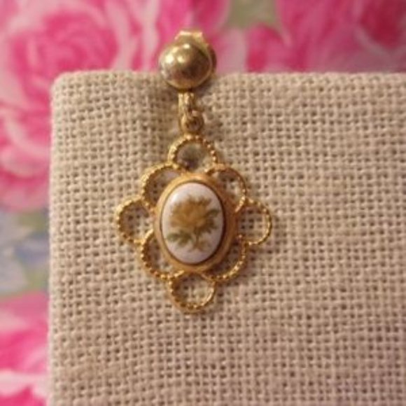 "Dainty Rose Filigree Gold Tone Clip Earrings " - Picture 2 of 6